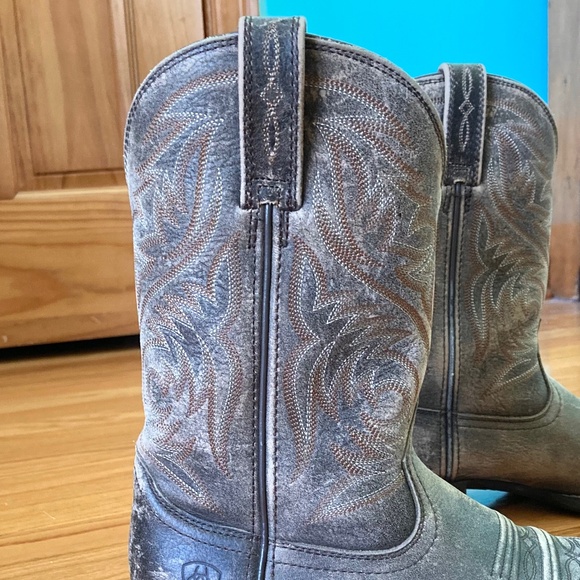 Men’s size 8D Ariat brown cowboy boots with decorative stitching - Picture 9 of 11